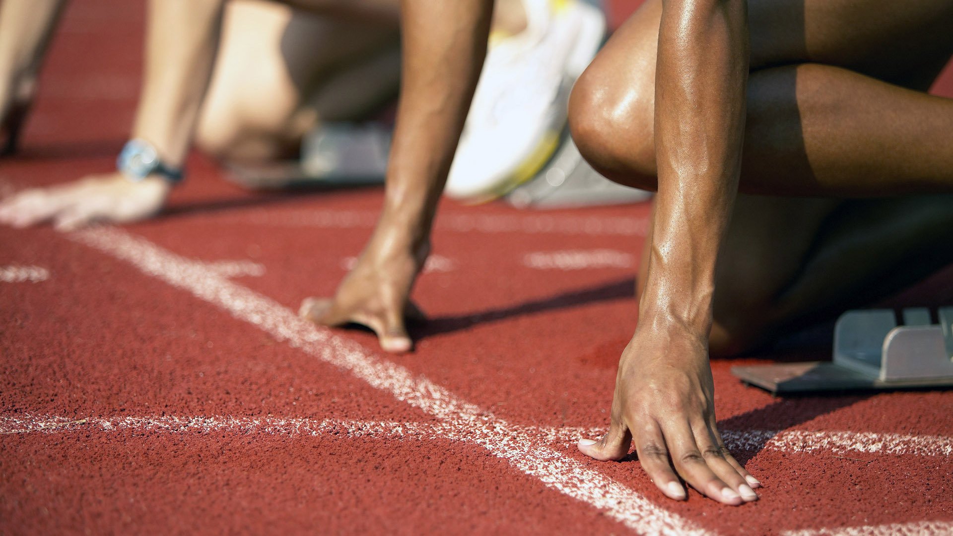 “东安湖体育公园龙舟赛：阵阵浪花中，英雄谁属”