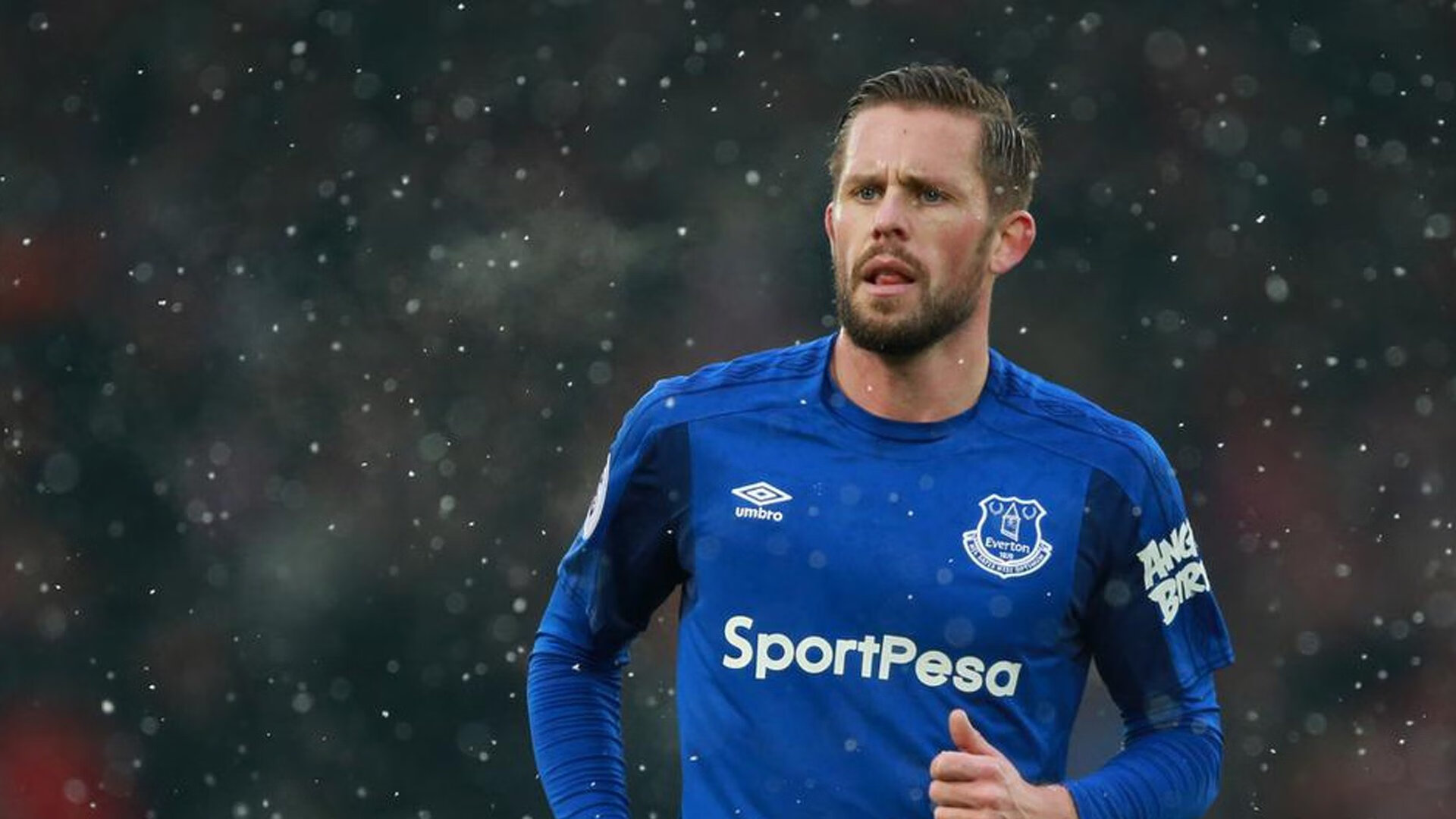 “快艇冲浪：东三叉湖赛场迎来最燃的水上竞速”